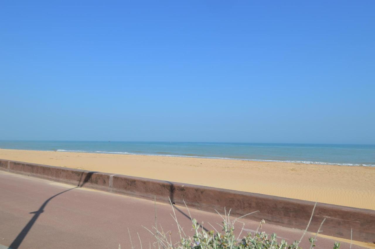 Appartement Moderne Avec Terrasse A 500M De La Mer Courseulles-sur-Mer Exteriér fotografie
